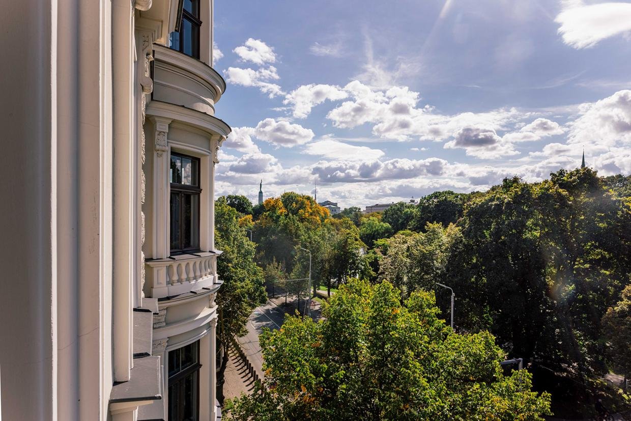 Autumn elegance in the city